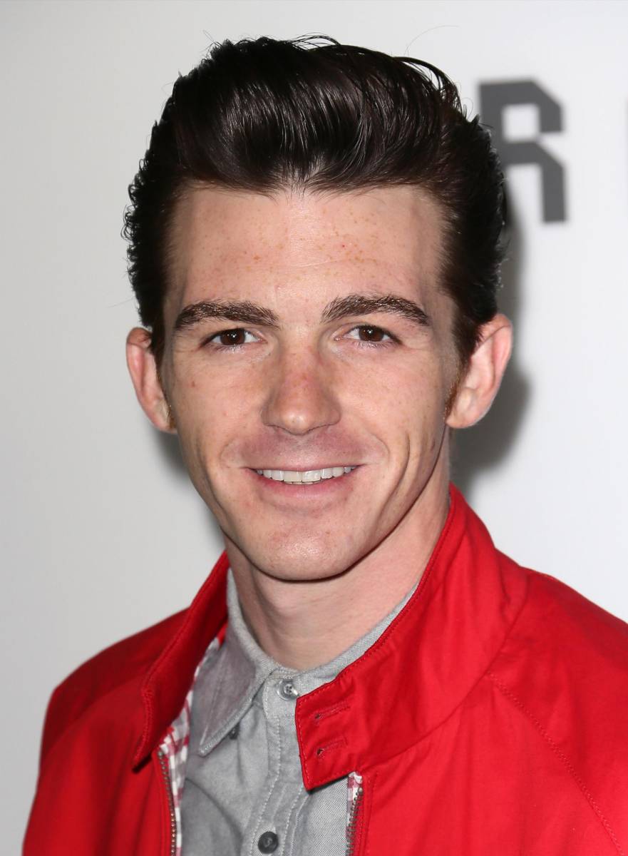 Drake Bell da un paso valiente al compartir su historia, buscando liberarse del peso del silencio y encontrar su propia voz. Además, aspira a crear conciencia sobre el abuso infantil en la televisión al proporcionar una plataforma para discutir este tema importante. A través de su valiente testimonio, Bell espera inspirar a otros sobrevivientes de abuso a encontrar el coraje para hablar y buscar el apoyo necesario para sanar y avanzar en sus vidas.