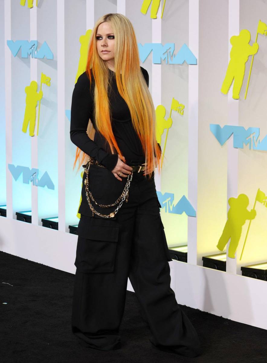 Avril Lavigne en Versace.