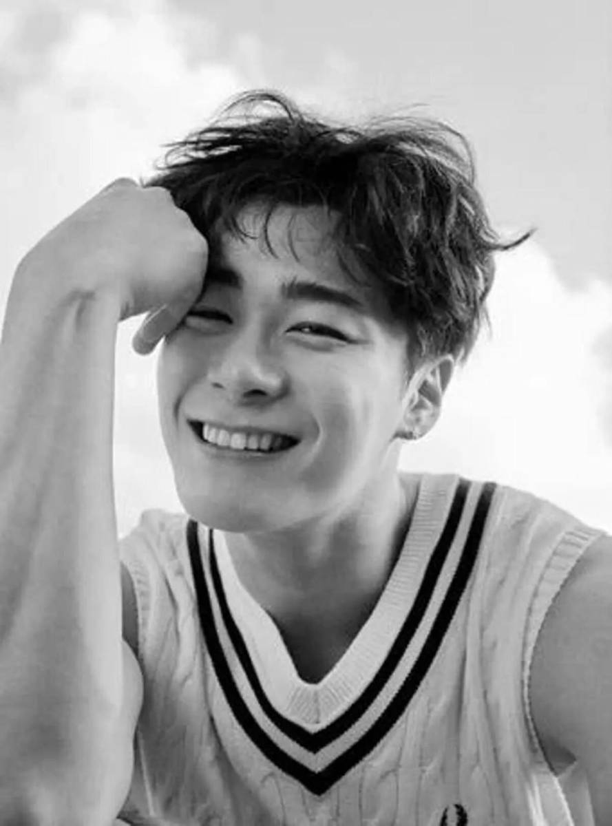 Tenía una sonrisa muy grande y contagiosa, así que el fandom AROHA, lo apodó PuppyCat y Binnie.