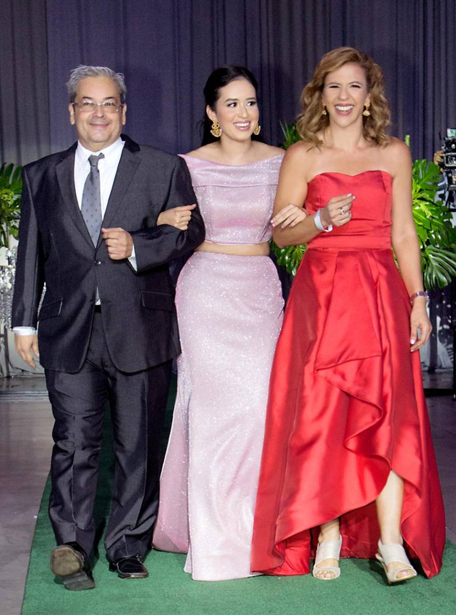 Enrique, Elena Sofía y Nancy Paz. 