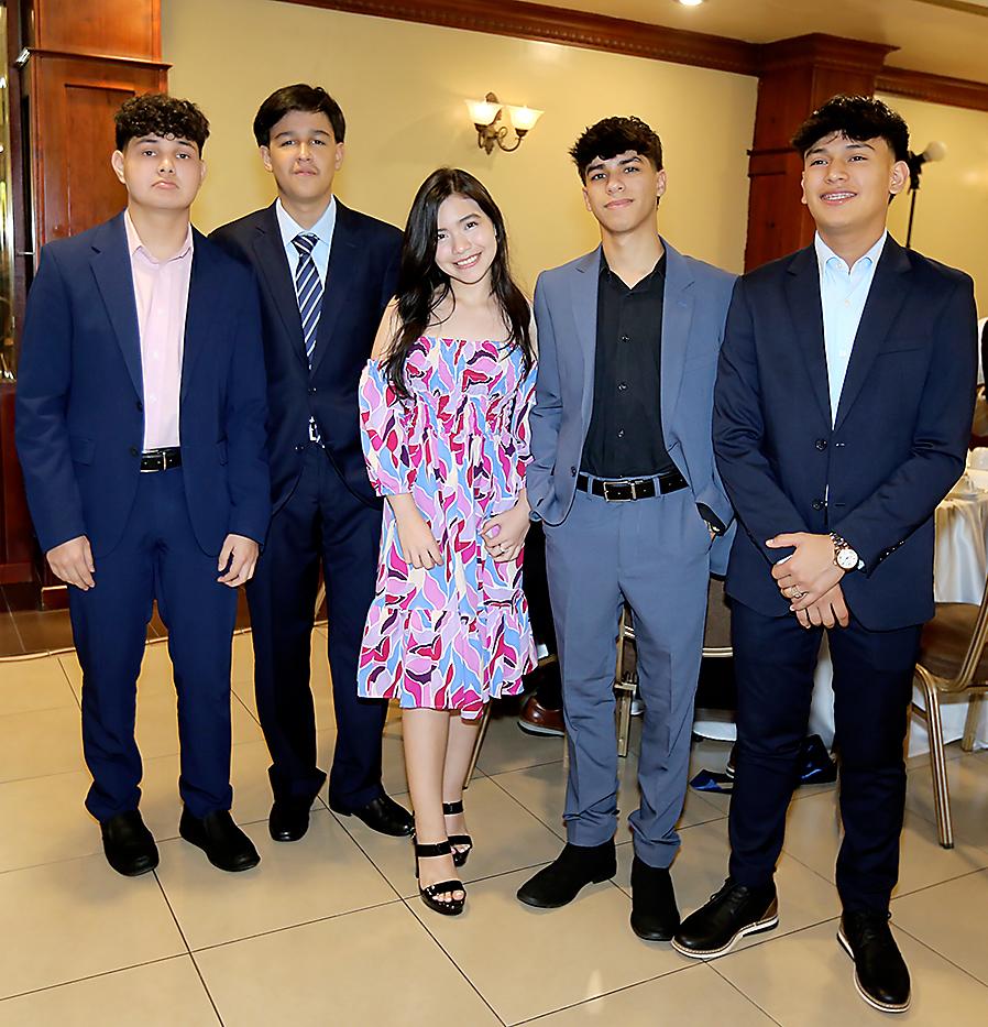 Steven Dimas, José Caballero, Génesis Williams, Kenneth Morales y Julián Trigueros.