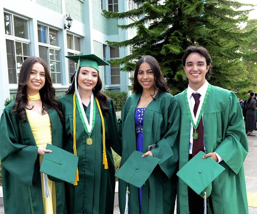 La graduación de la Academia Los Pinares fue más que una ceremonia: fue el cierre de una etapa llena de aprendizajes, amistades y sueños cumplidos. ¡Felicidades, Seniors 2025! El futuro es de ustedes.