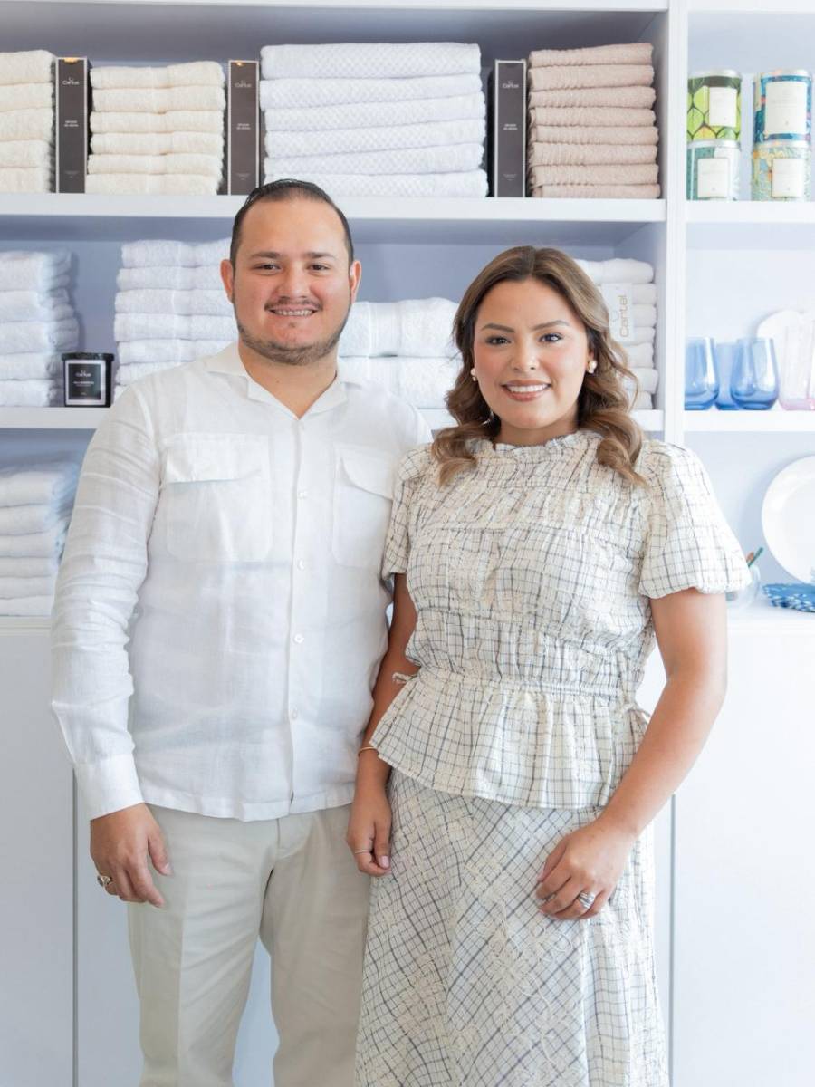 Bayron Santos y Daniela Pinto, ejecutivos de la marca CottonHaus.