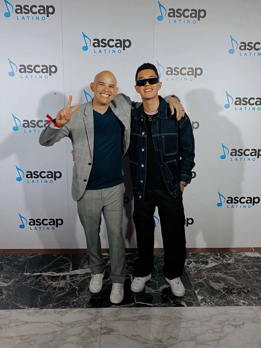 Jorge Ulloa junto al Music Bussiness Roberto Rivera