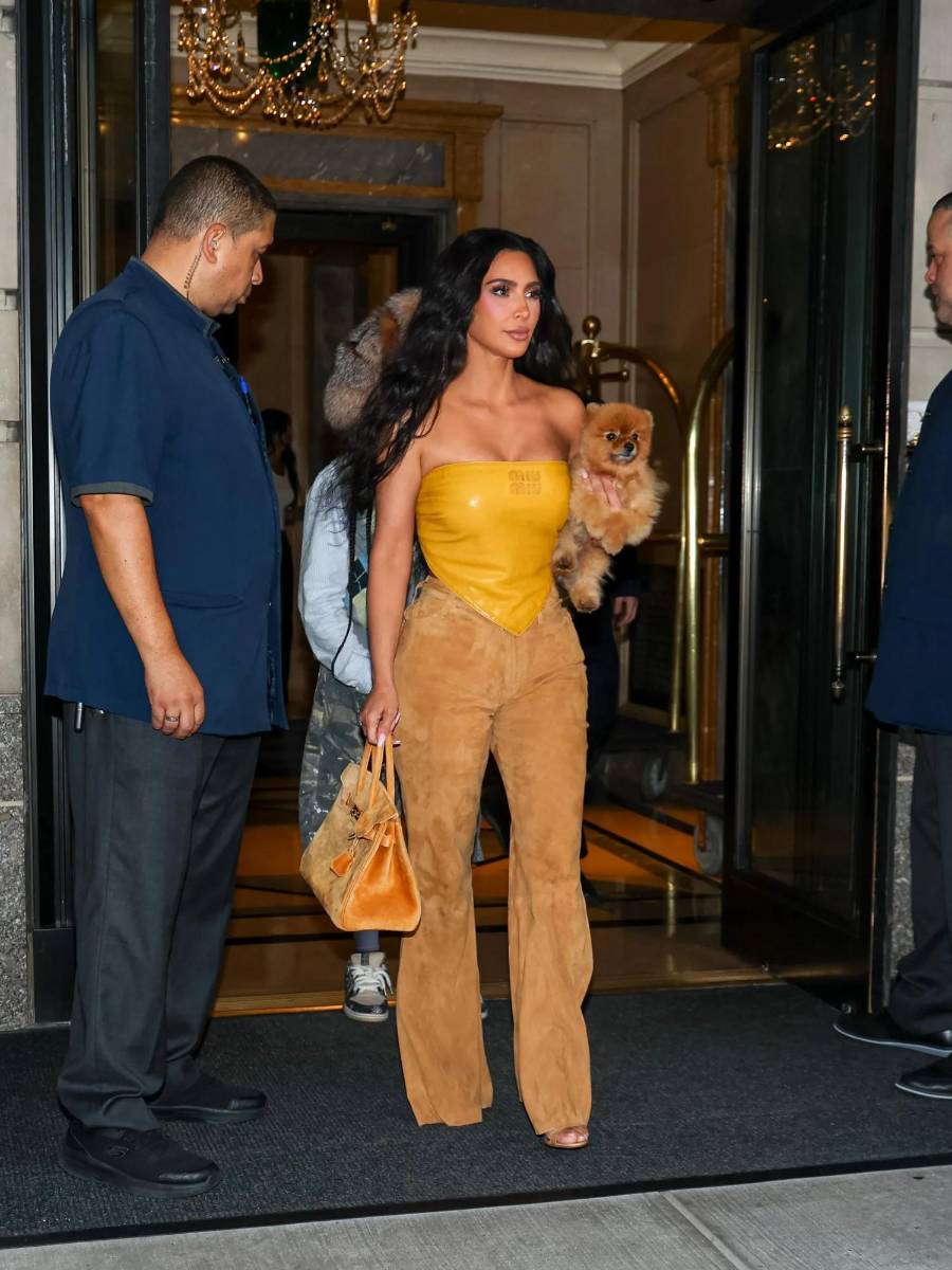 Kim Kardashian con su pomerania Sushi. 
