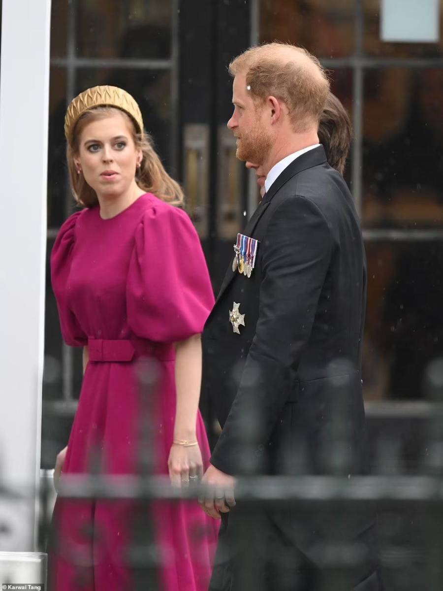 La soledad de Harry en la coronación del Rey Carlos III