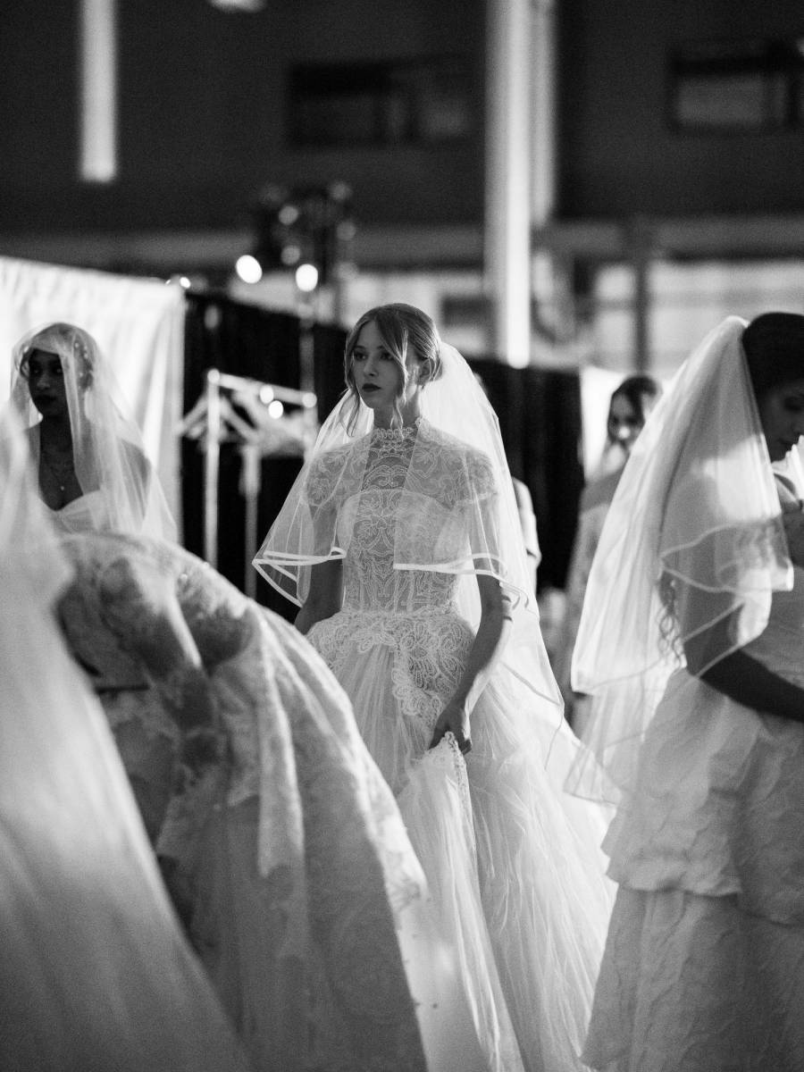 Guillermo Pharis presenta su colección bridal en Denver Fashion Week