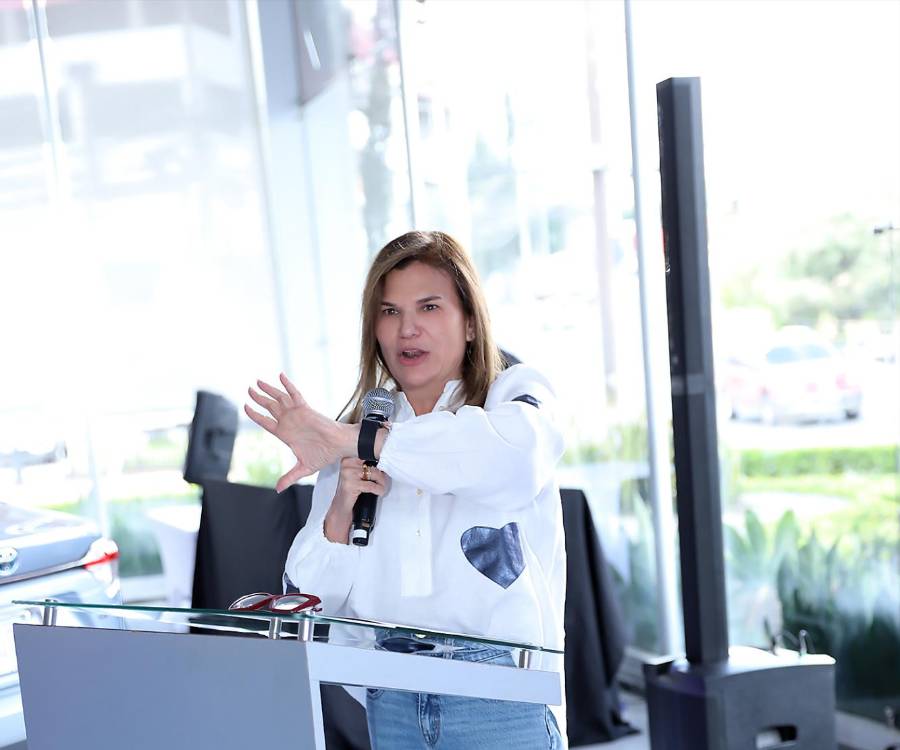 En el marco del Día Internacional de la Mujer, Grupo Flores, en alianza con Toyota, llevó a cabo el curso-taller “Manos al Motor”, una actividad orientada a brindar a sus clientas herramientas prácticas para comprender mejor el funcionamiento y mantenimiento de sus vehículos.