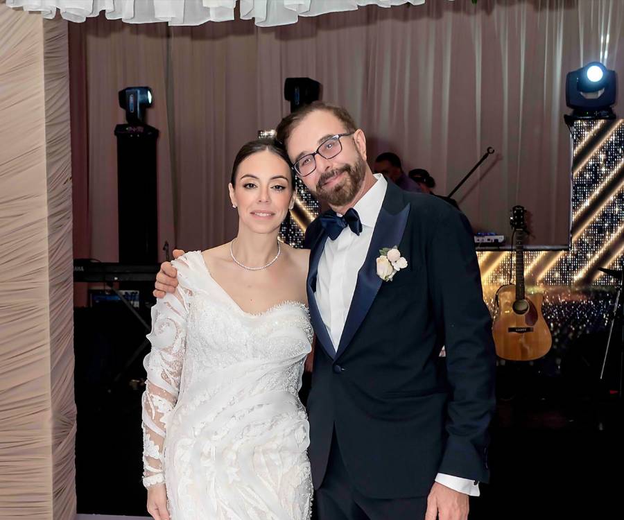 En una tarde en la Catedral Ortodoxa Antioqueña San Juan Bautista se celebró la unión entre Liz Bendeck y Abdalla Bandak junto a sus familiares y amigos más cercanos en una celebración llena de nostalgia y emoción.