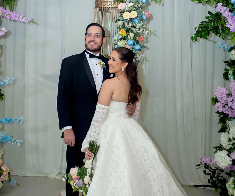 Rafael Wittwer Bautista y Katherine Chahín Gómez celebraron su unión en una emotiva ceremonia en la Iglesia Sagrada Familia, rodeados de familiares y amigos.