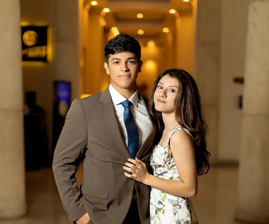 En una mañana cálida, los juniors 2026 de La Estancia School celebraron un brunch en el Hotel InterContinental. Los jóvenes llegaron emocionados a la cita, luciendo elegantes atuendos y listos para compartir un momento especial entre risas, fotografías y buena compañía, antes de despedirse del año escolar.