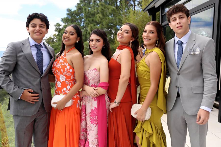 Vestidos de gala los seniors 2027 de International School of Tegucigalpa disfrutaron de su senior brunch en La Cumbre, una mañana donde compartieron junto a sus compañeros un momento único e inolvidable, marcando el inicio rumbo a su graduación creando recuerdos que quedarán en sus corazones.