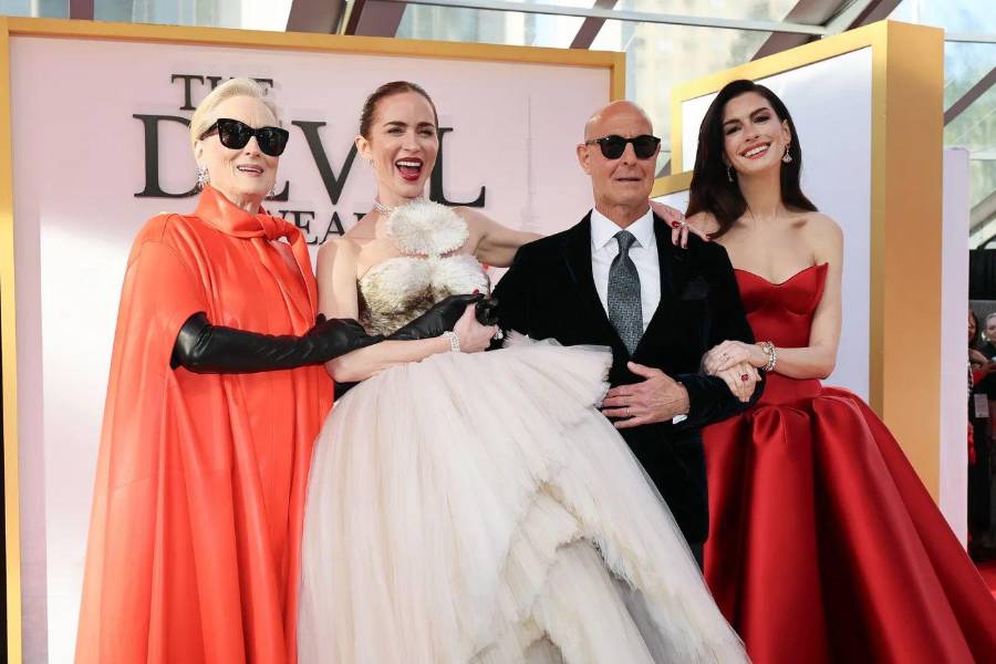 <i>The Devil Wears Prada 2</i> ya llegó a las salas y, como era de esperarse, volvió a poner a Runway en el centro de la conversación cultural. Pero más allá de la pantalla, la película está llena de decisiones creativas, guiños ocultos y detalles de producción que pasan fácilmente desapercibidos. Desde elecciones de vestuario hasta anécdotas del elenco y recreaciones meticulosas de escenarios, estos son datos que quizás no sabías de la secuela.