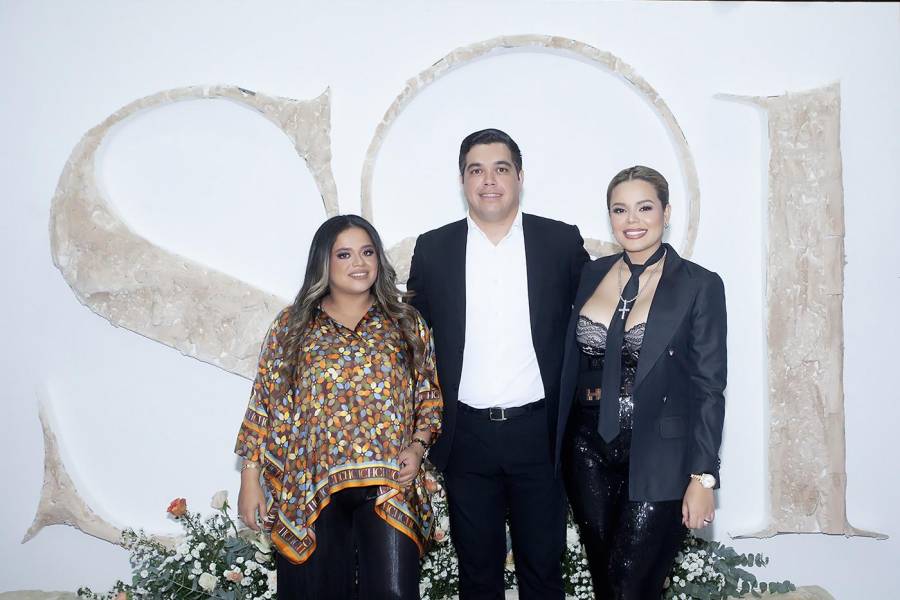 Barbara Sosa, Said Sosa y Sol Sosa, durante la inauguración de Sol Boutique.