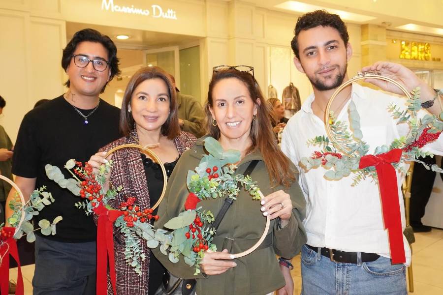 Multiplaza Tegucigalpa y Revista Estilo presentaron “Whispers of Christmas”, una tarde llena de espíritu festivo donde nuestros invitados decoraron sus propias coronas navideñas con la ayuda de Detox Creativo para llevar la magia a sus hogares. En la foto: José Vargas, Sandra Noguera, Gabby Zelaya y Mario Menpez.
