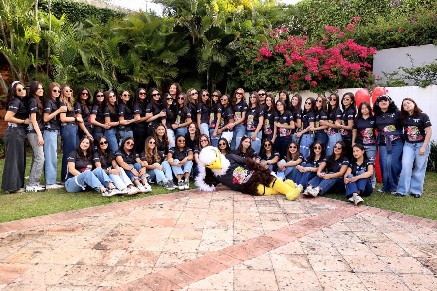 Memorable, así fue esa mañana en la que los seniors 2027 de la Escuela Americana de Tegucigalpa celebraron el primer día de su último año de high school. Emociones encontradas, risas, expectativas y la amistad prevalecieron en la jornada que comenzó con un desayuno, siguió con un recorrido hacia la escuela y culminó con la entrada triunfal al centro educativo que ha sido su casa por doce años y donde fueron recibidos con una verdadera fiesta.
