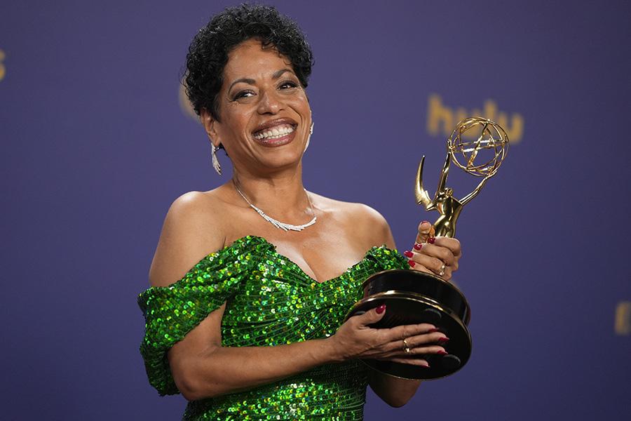 <b>Mejor actriz de reparto en una serie de comedia </b>-Liza Colón-Zayas (The Bear)<b>.</b>