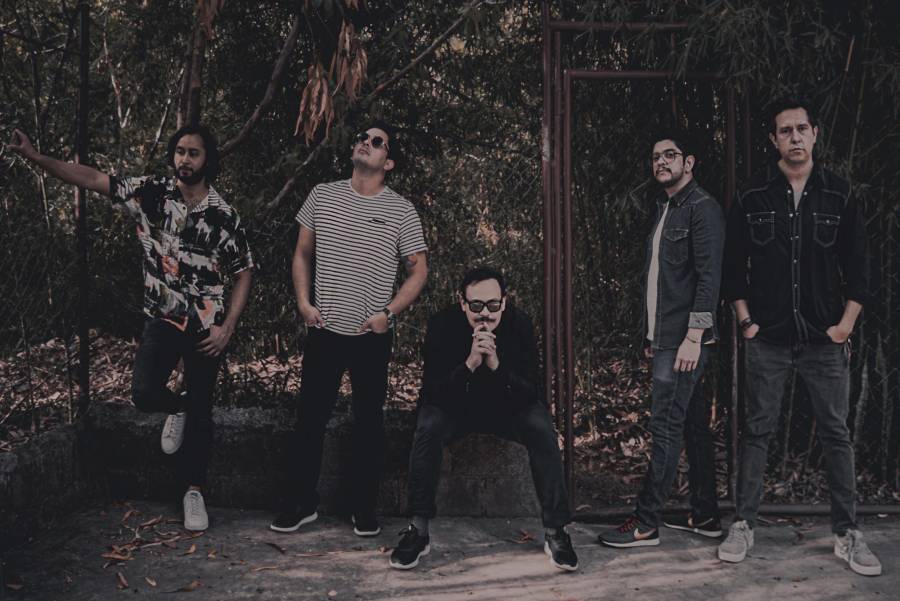 Gerry Catocho, Javier Gonzales , Omar García, Manuel Franco y Charly Andino, integrantes de la banda hondureña de rock alternativo Compass
