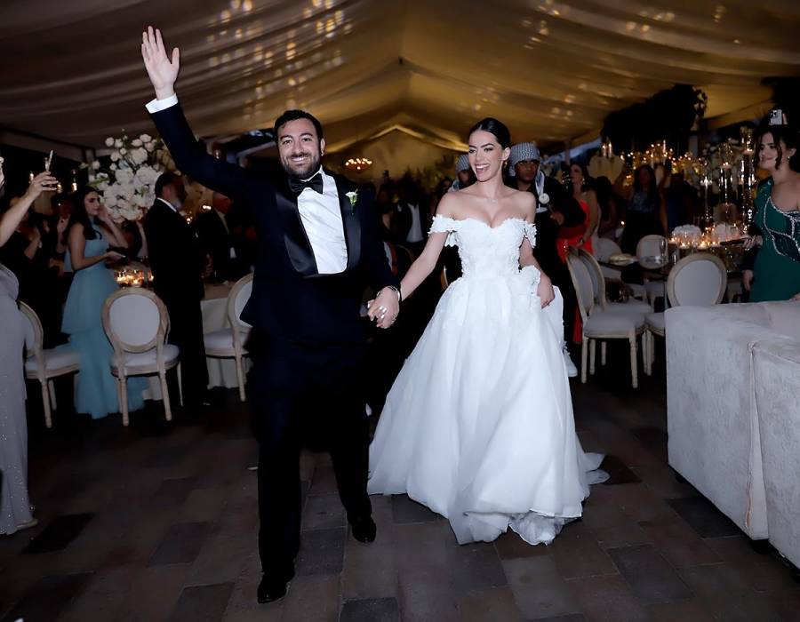 Tras la ceremonia eclesiástica, la celebración continuó en la Hacienda El Trapiche, donde la magia del ambiente, la música en vivo y una atmósfera de ensueño envolvieron a todos los presentes. Entre risas, abrazos y miradas cómplices, Victoria y Víctor Kafati vivieron una noche inolvidable, sellando con amor el comienzo de una historia que promete eternidad.
