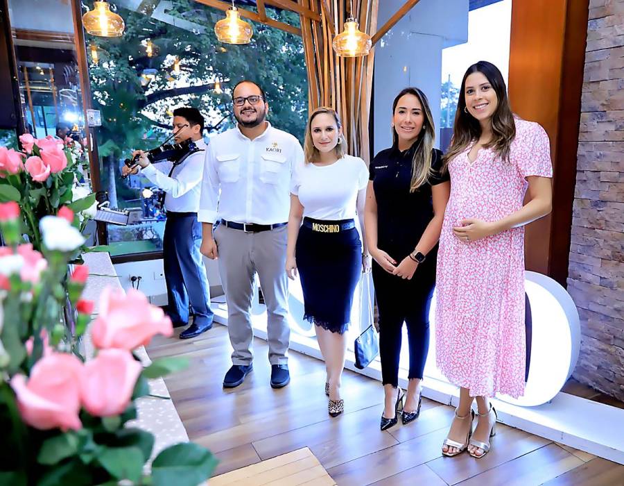 Jesus Portillo, representante de Kaori; Melany Galeano, de Castillo del Roble; Diana Pineda, de Nissan y Michelle Marzan, jefe comercial de segmentos.