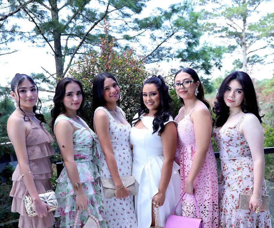 Los Seniors y Juniors 2026 de la Academia Los Pinares vivieron una mañana especial en un brunch pensado para compartir y disfrutar en un entorno agradable. Entre charlas animadas, momentos de complicidad que acompañaron cada instante, se generó un espacio adecuado para afianzar vínculos y reforzar el compañerismo.