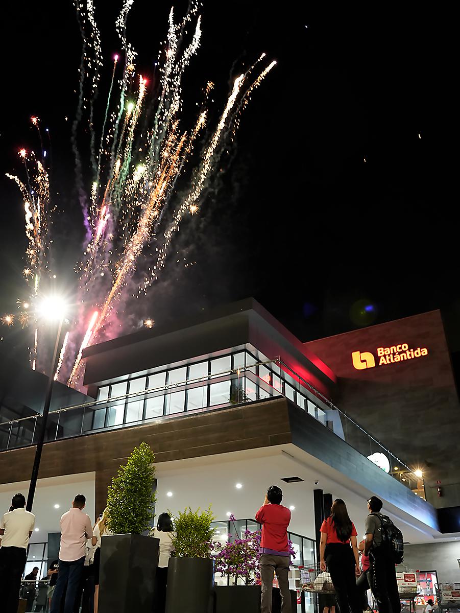 Supermercados SuperCoop abre sus puertas en Plaza Orquídeas en Tegucigalpa