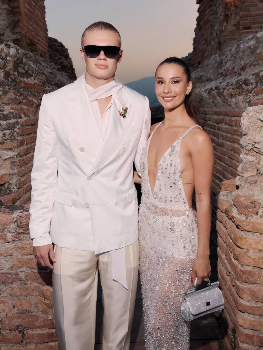 Erling Haaland junto a Isabel Haugseng Johansen.