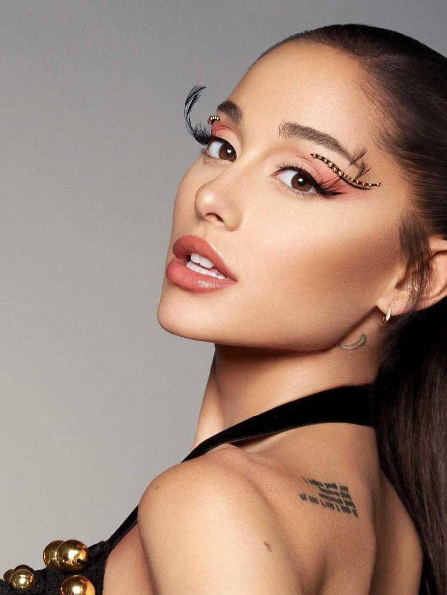 Ariana Grande (@arianagrande)Seguidores: 360 millones