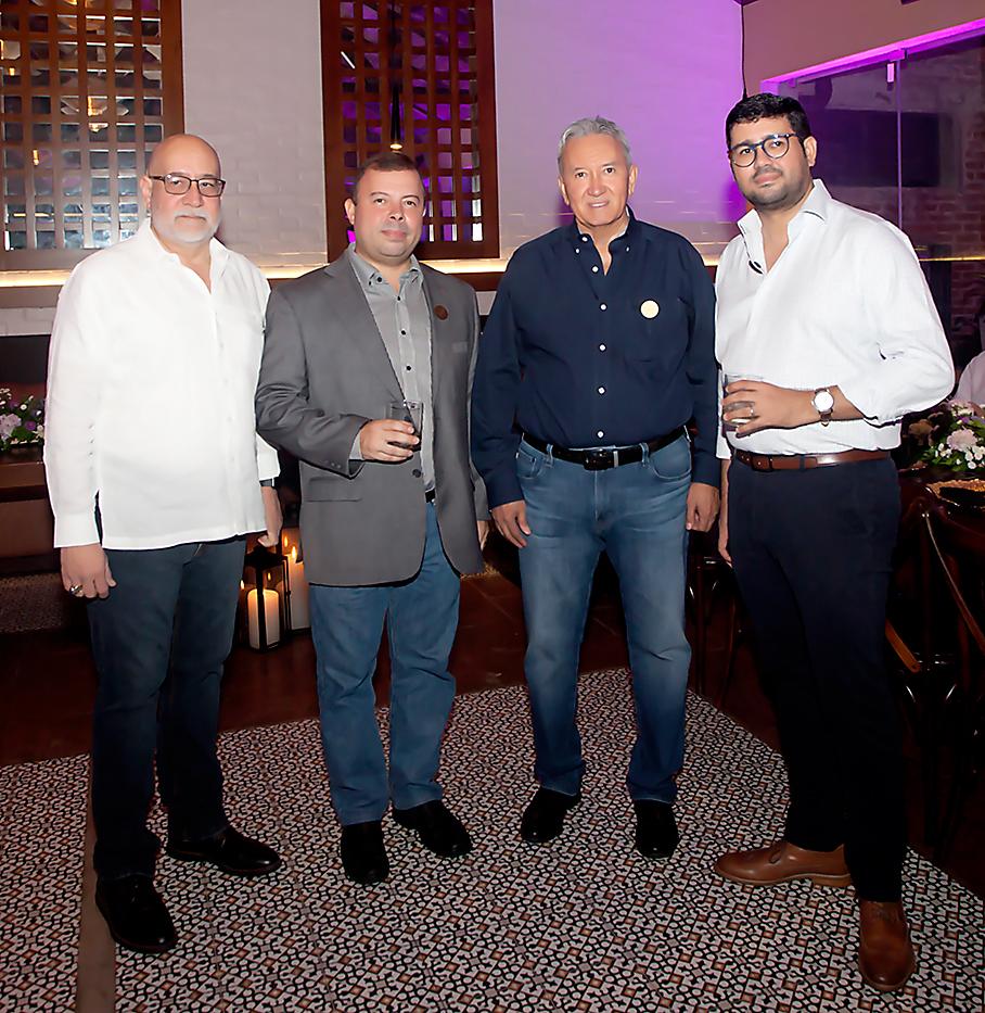Jorge Sikaffy, César Tielemans con Arnaldo y Daniel Martínez.