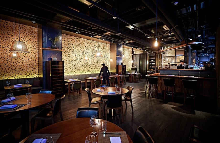 44. <a rel="nofollow" href="http://www.restaurant-mingles.com/v3/">Mingles</a> es un restaurante de alta cocina ubicado en Seúl, Corea del Sur, reconocido por su innovador enfoque en la cocina coreana contemporánea. Fundado por el chef Mingoo Kang, Mingles ha ganado prestigio tanto a nivel nacional como internacional por su creatividad y excelencia culinaria.