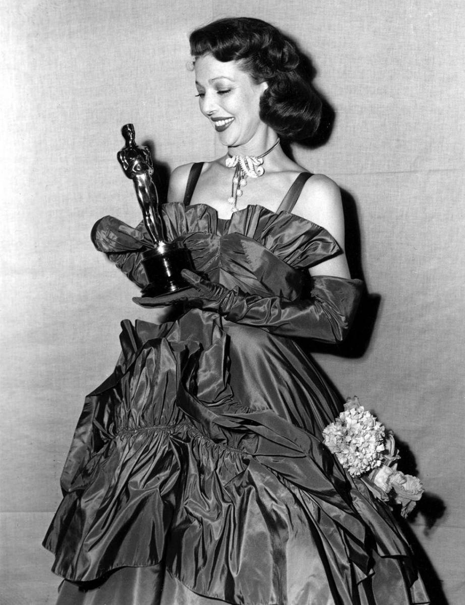 Loretta Young en Adrian Greenberg, 1948. 