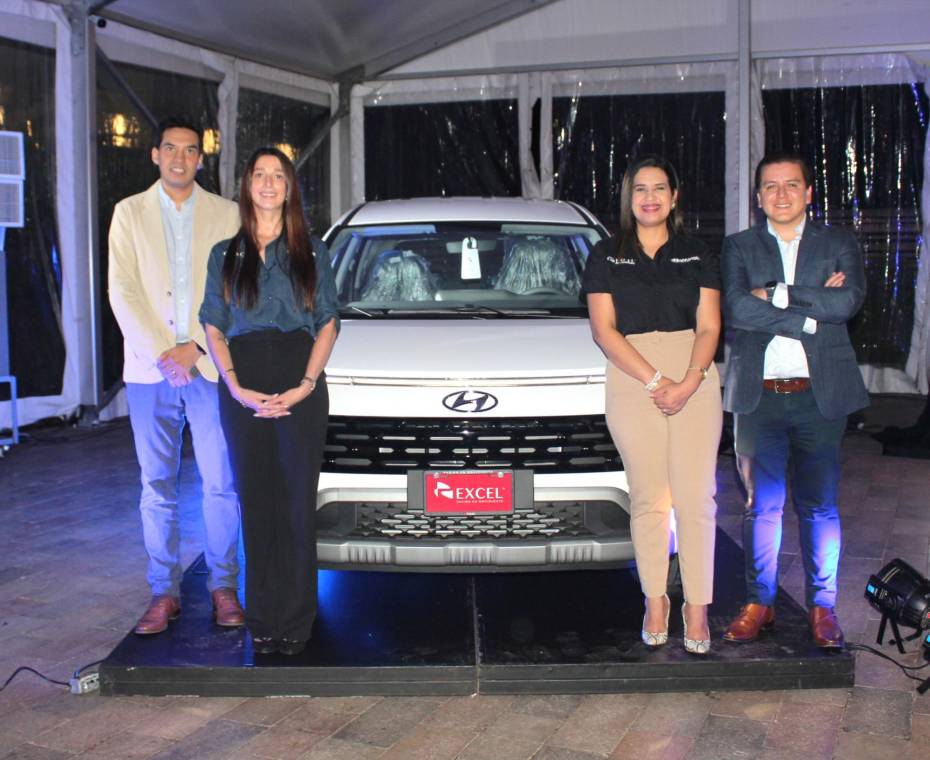 Los ejecutivos de Excel, bajo la prestigiosa marca Hyundai, anunciaron con gran satisfacción el lanzamiento del Stargazer, el más reciente integrante de su familia de vehículos, en un evento en La Hacienda El Trapiche. Clientes, medios de comunicación y el equipo de Excel y Hyundai estuvieron presentes, conociendo de cerca las características únicas de este nuevo modelo, que reafirma el compromiso de la marca con la innovación y la excelencia en la industria automotriz. A continuación, las fotos de este modelo.