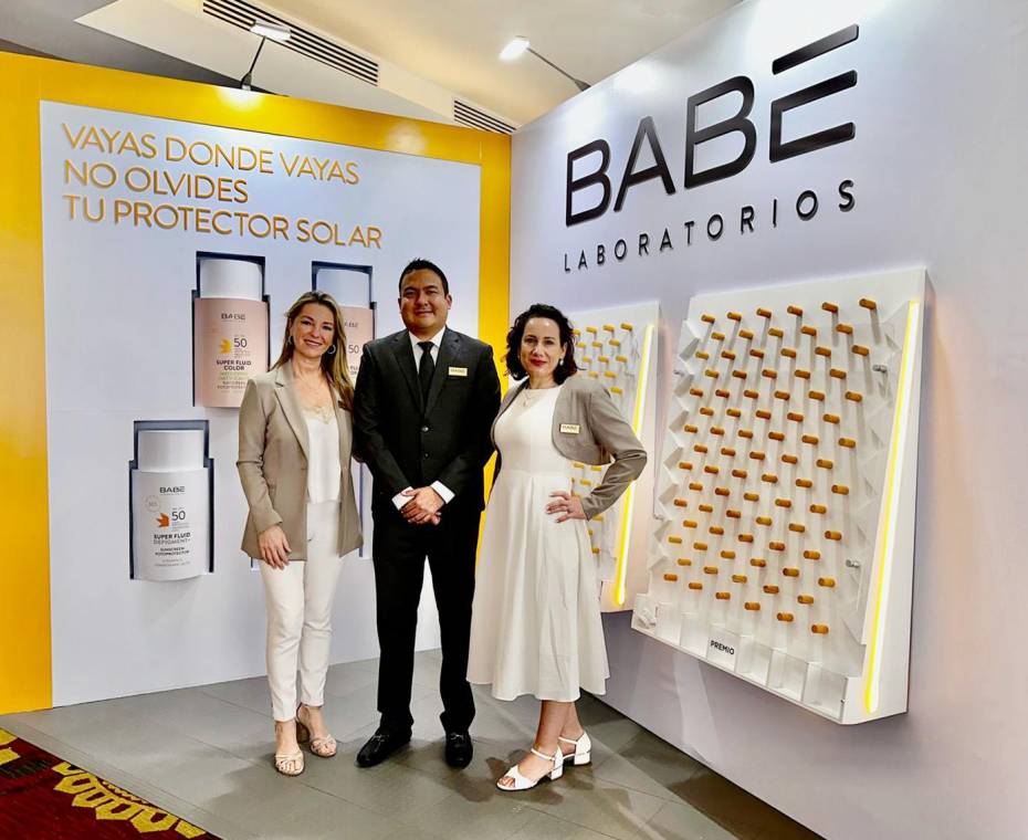 Cristina Bordils, CEO de Laboratorios Babē, Carlos Somoza, Gerente de País de Laboratorios Babē en Honduras, y Gabriella Soldati, Área Manager de Laboratorios Babē.