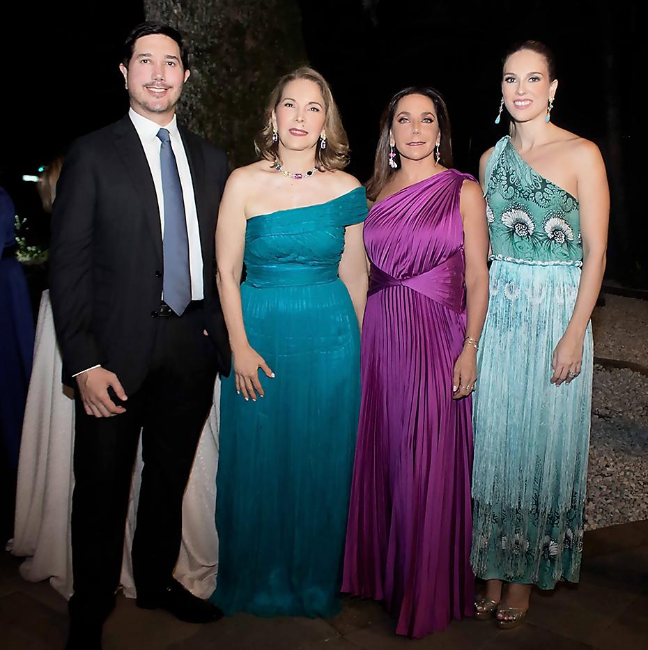 Delmer Urbizo, Ana Clemencia Arguello, Sandra y Leila Canahuati