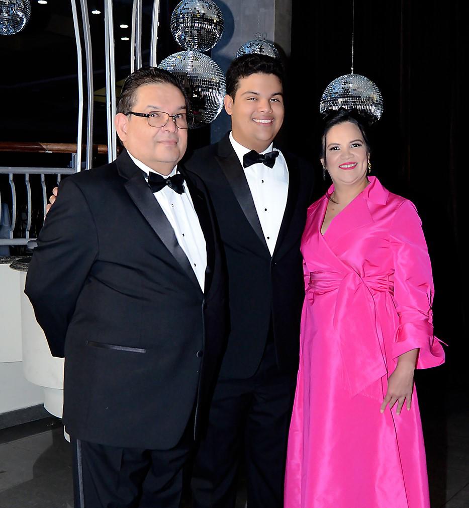 Eduardo y Ricardo Talavera con Yuny Acosta