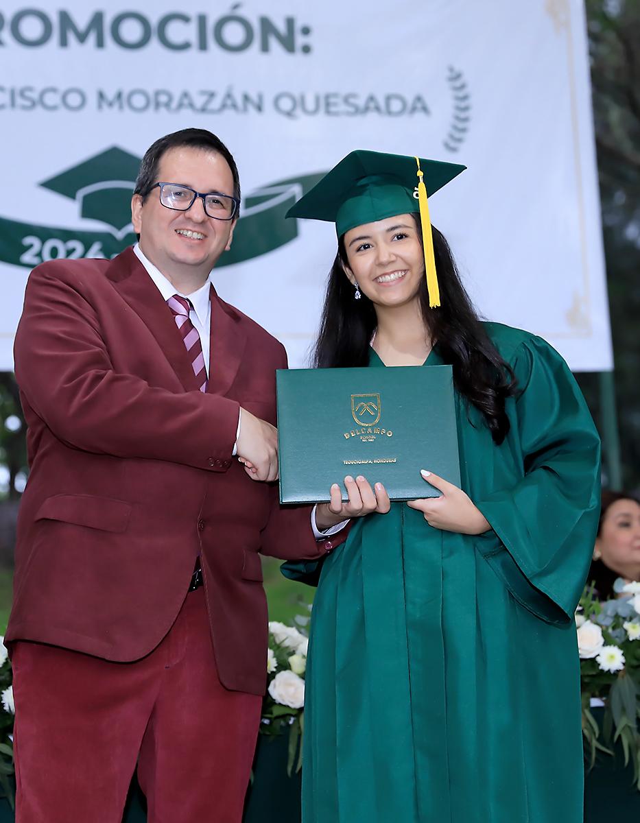 Hillary Dávila.