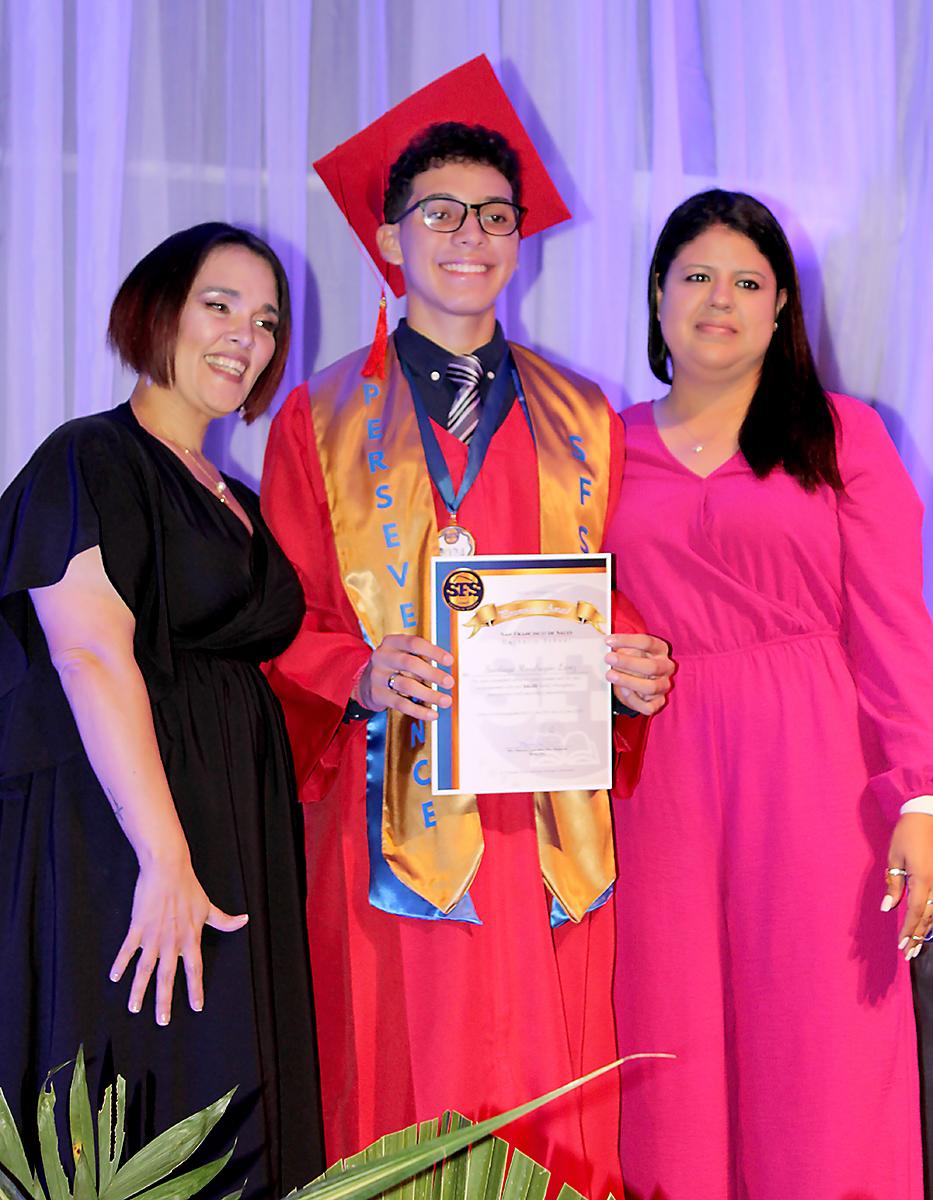 Marcia Paz, Santiago Mondragón y Ana Paola 