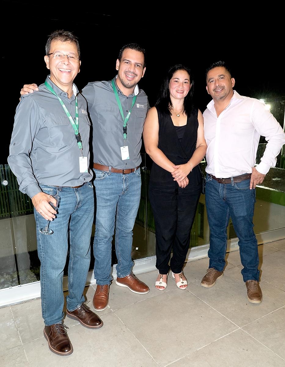 Héctor Santos, Melvin Carbajal, Heidy de Maldonado y Guillermo Maldonado.