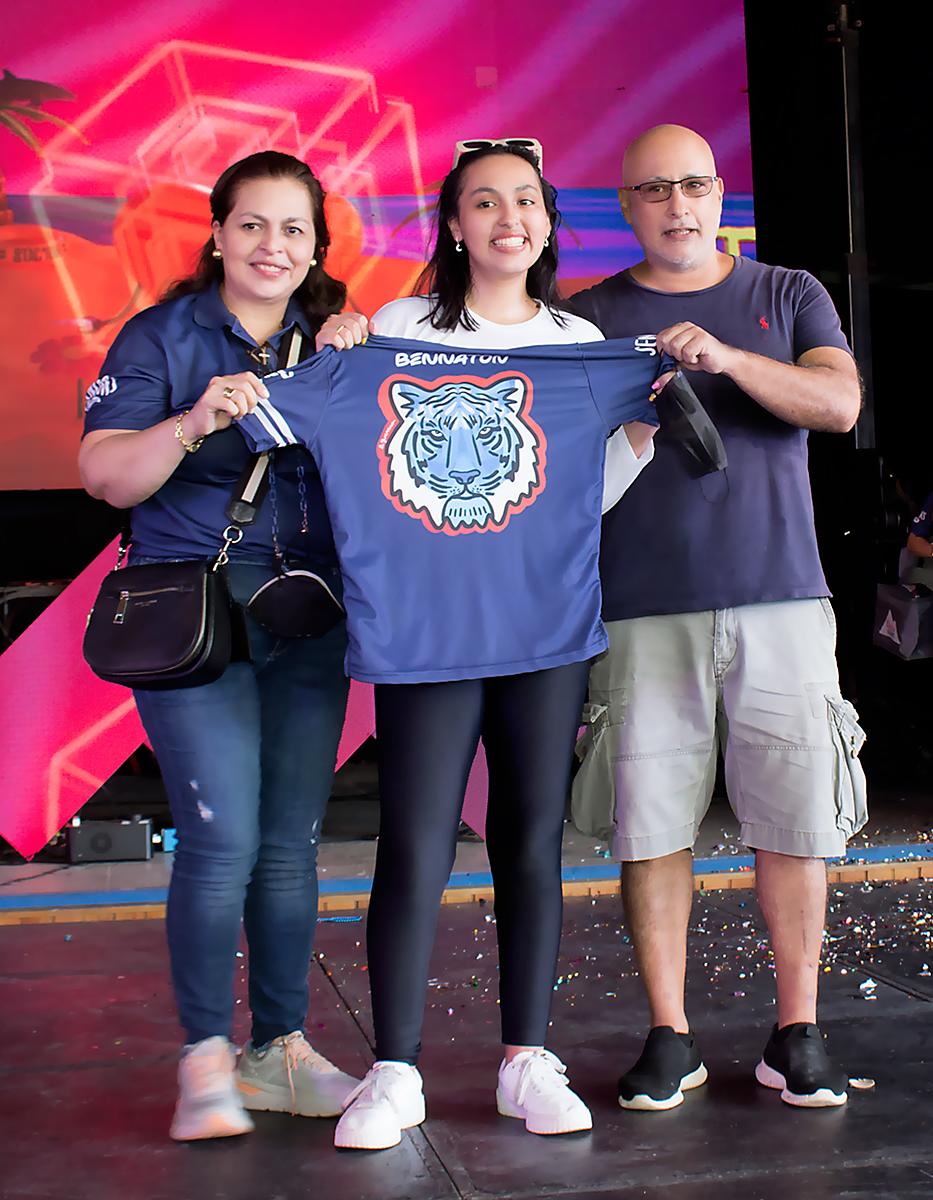 Patricia, Helena y Carlos Bennaton.