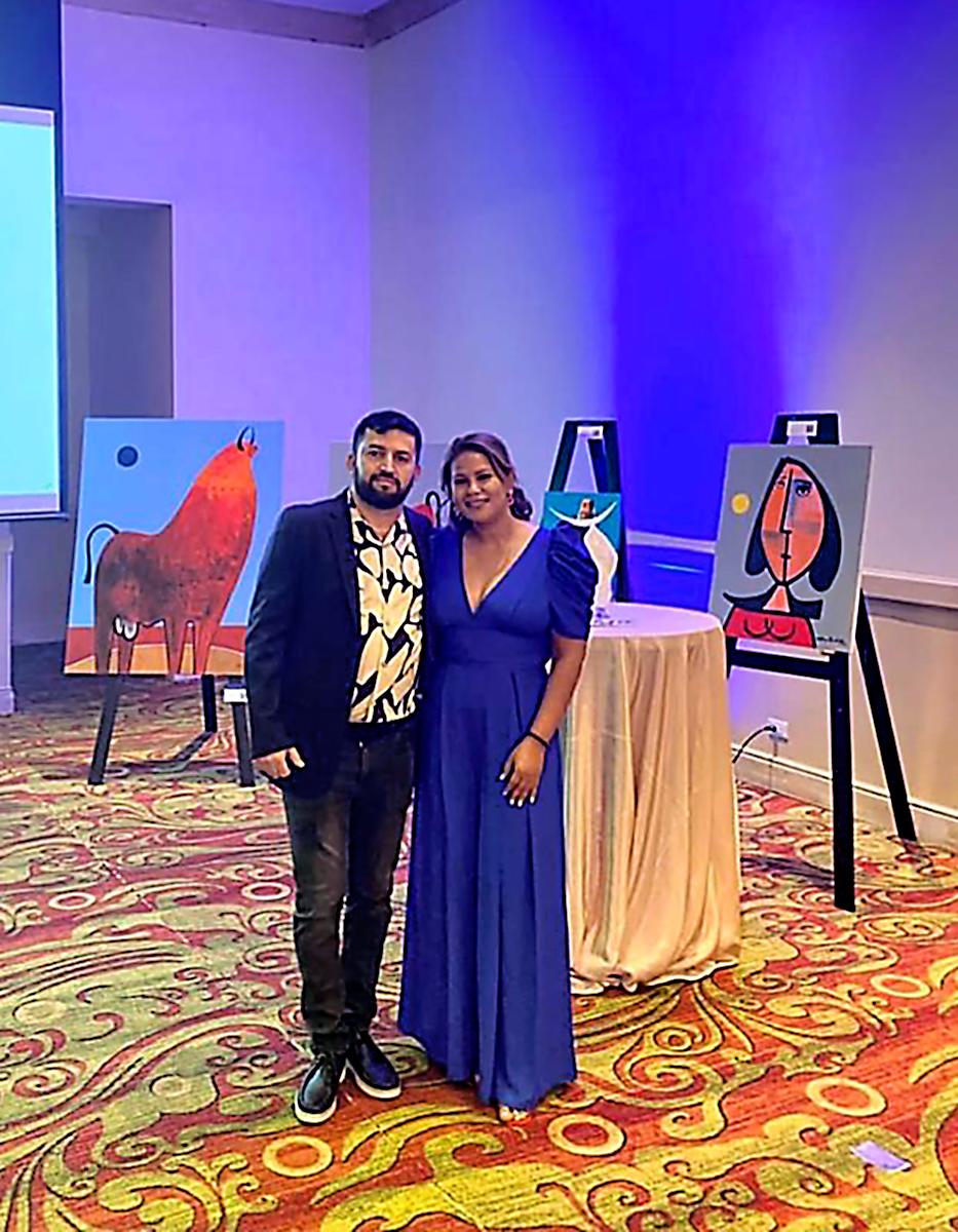 El pintor Milton Bautista acompañado de su esposa Maricela 