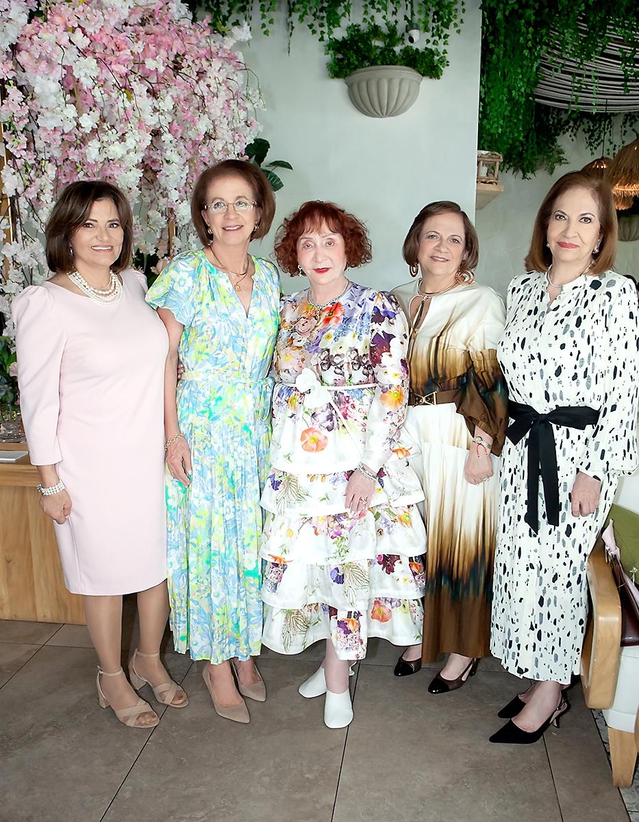 Marlen Nassar, Lilian Fonseca, Georgette Chahín, WidadCanahuati y Sara Saad.