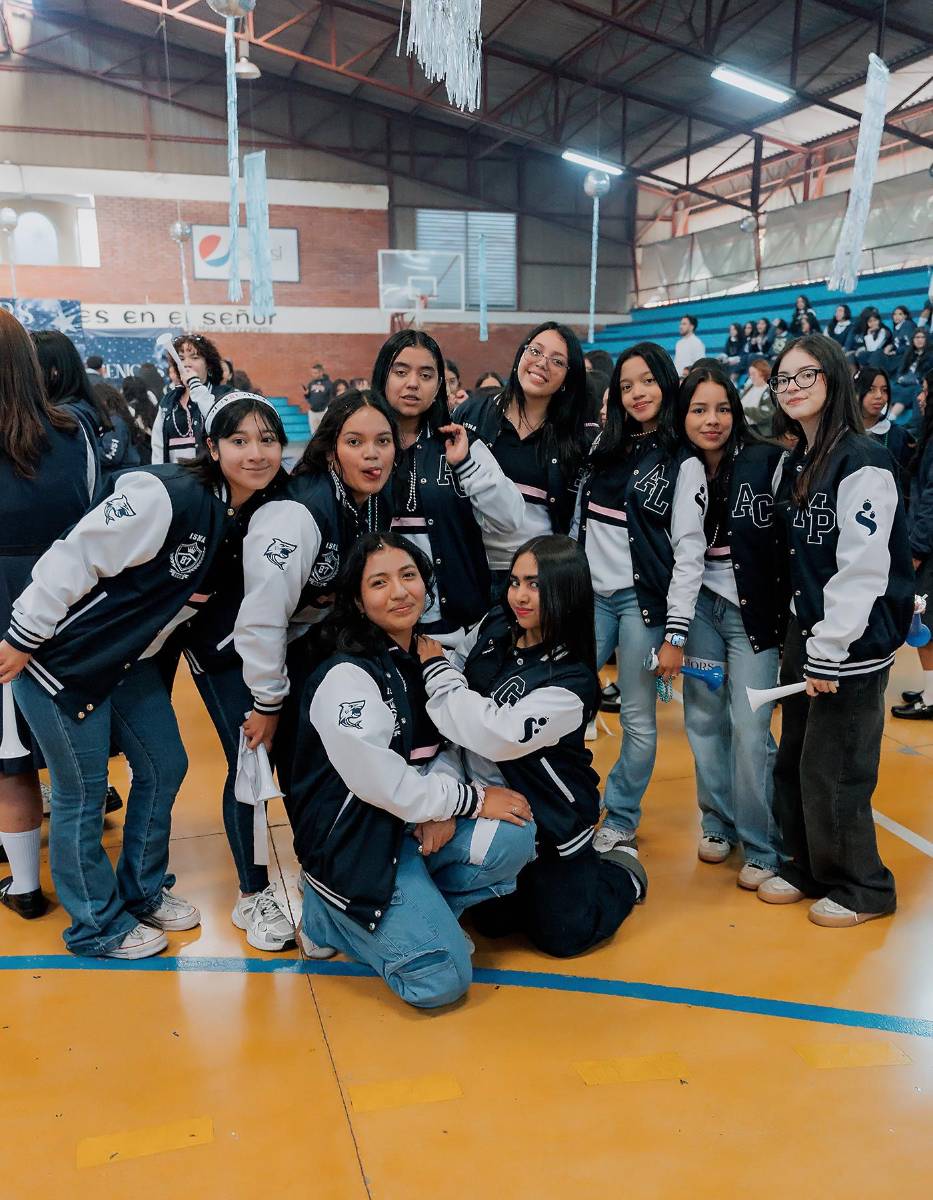 Senior entrance de la clase 2026 del Instituto María Auxiliadora