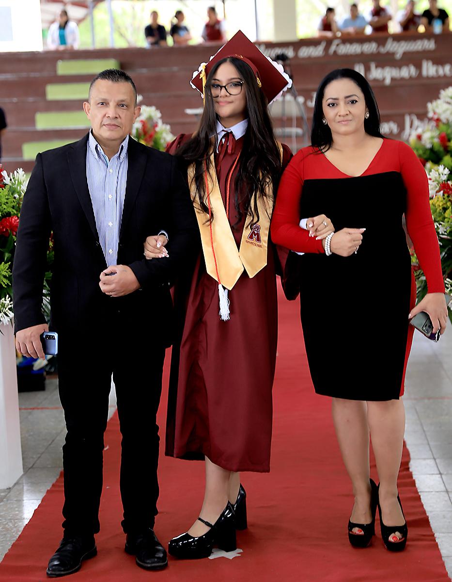 Graduación de los seniors 2025 de Mayan School