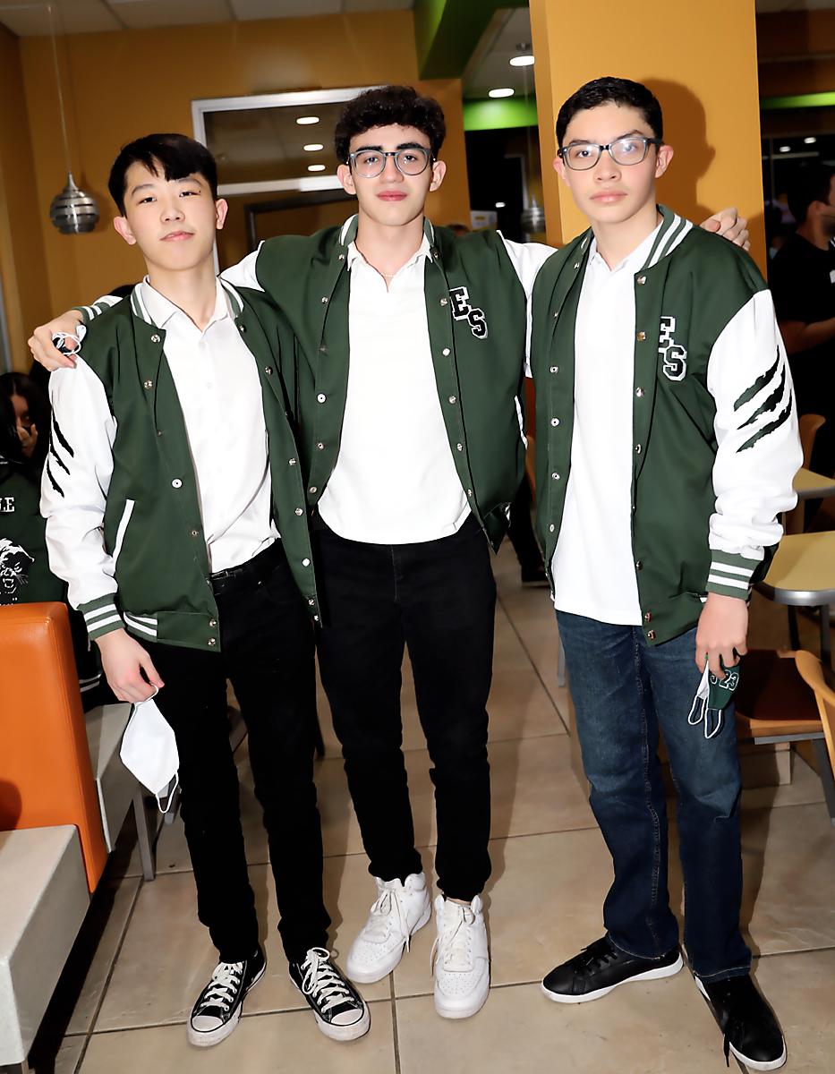 Kelvin Chen, Elmer Cevallos y Luis Castro