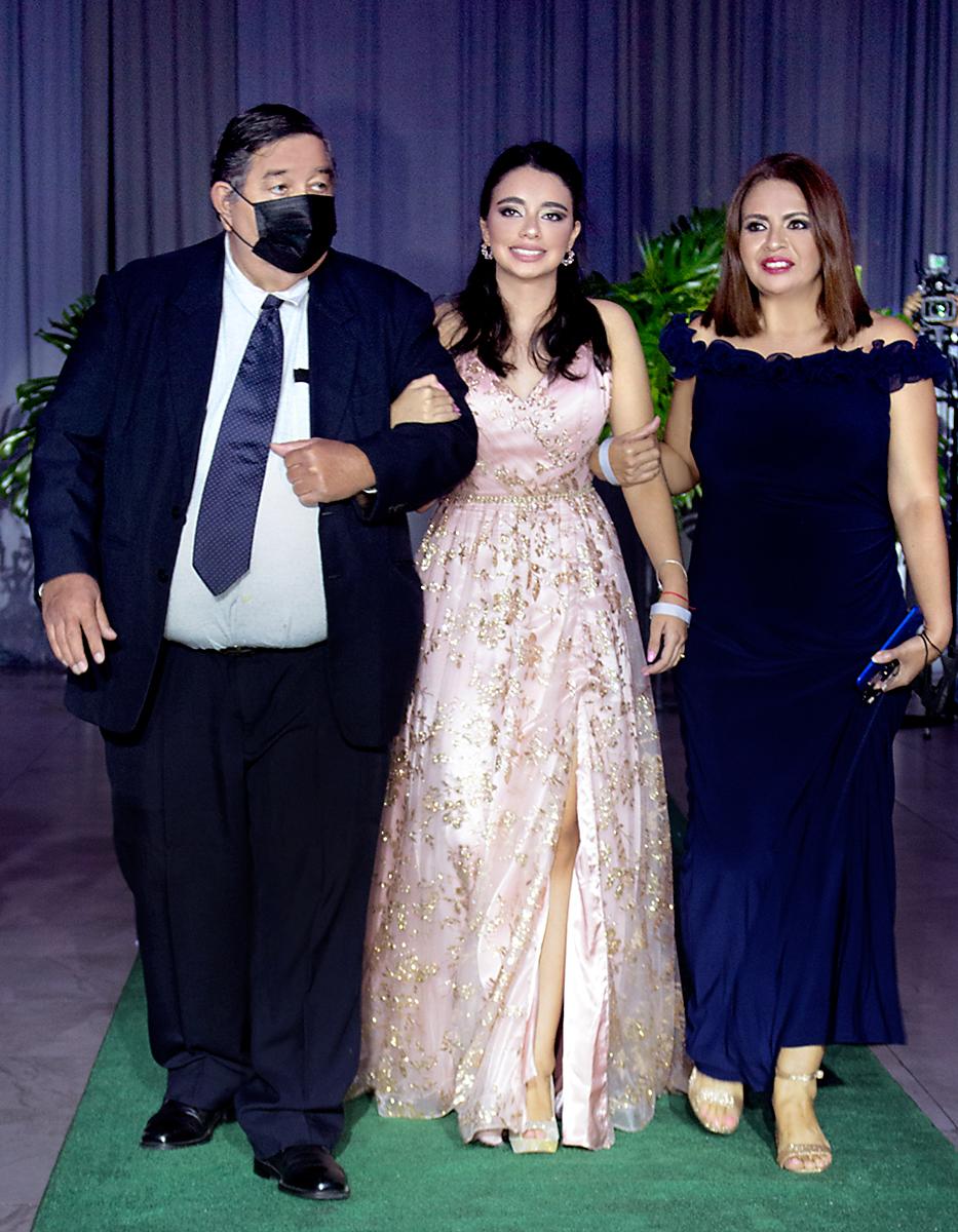 Juan Carlos, Alison Gabriela y Jennifer Melgar.