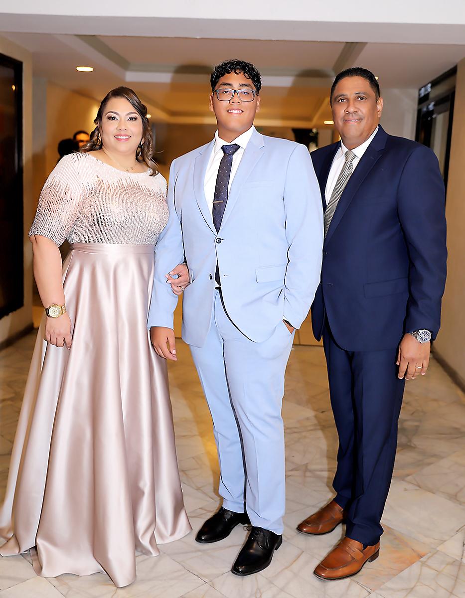 Fiesta de la prom 2024 de Mayan School