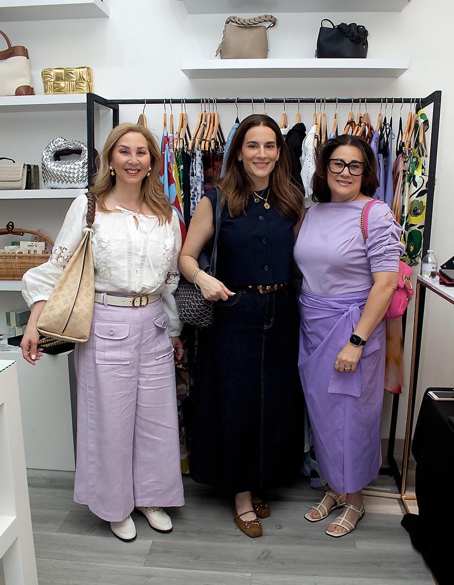 Isabella y Marlen Ferrufino con Patricia Salem.