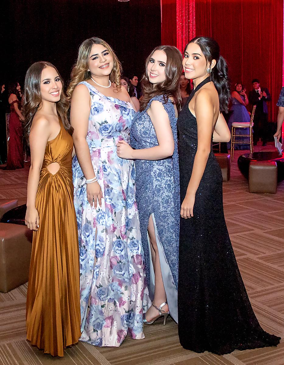 Nathalie Morales, Tharen Pineda, Isabella Buezo e Irene Chavarría