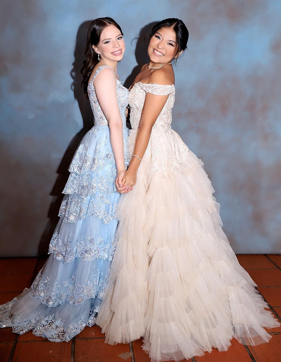 Daniela Tróchez con Esther Romero