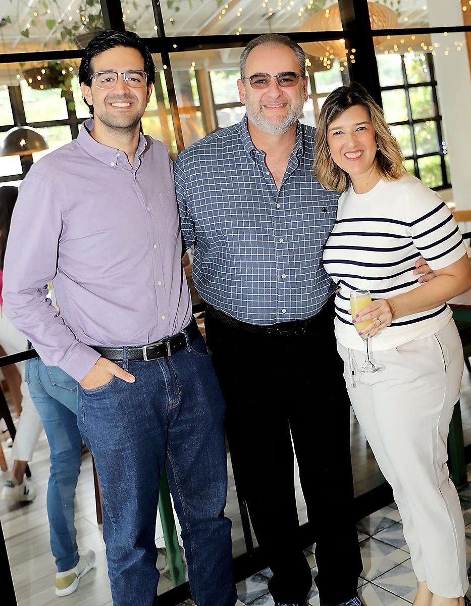 Andrés Facussé, Enrique Facussé y Keren Valle. 